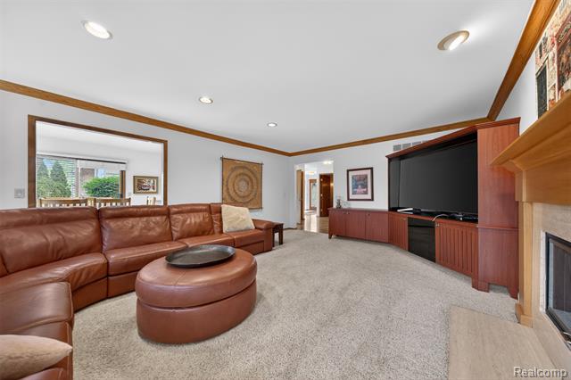 Builiding view forty four for 30693 Huntsman E, Farmington, MI. 48331