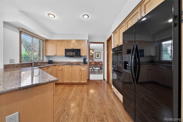 Builiding view forty seven for 30693 Huntsman E, Farmington, MI. 48331