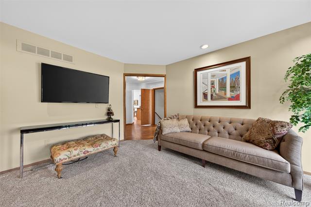 Builiding view forty for 30693 Huntsman E, Farmington, MI. 48331
