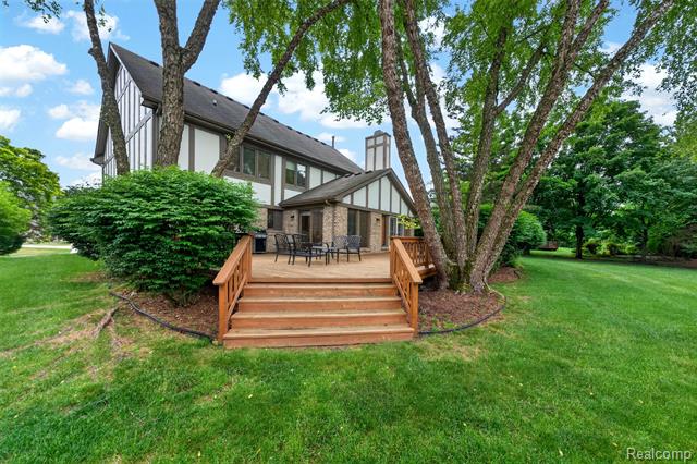 Builiding view fourteen for 30693 Huntsman E, Farmington, MI. 48331