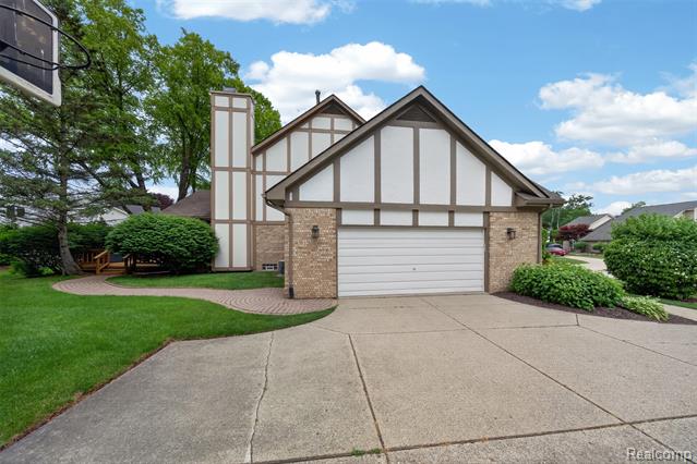 Builiding view nine for 30693 Huntsman E, Farmington, MI. 48331