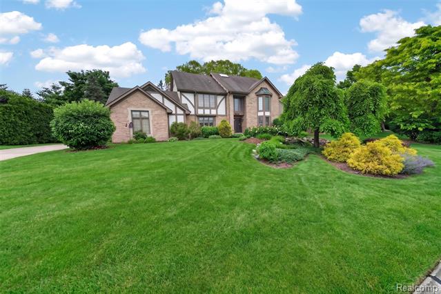 Builiding view seven for 30693 Huntsman E, Farmington, MI. 48331