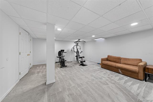 Builiding view seventy six for 30693 Huntsman E, Farmington, MI. 48331