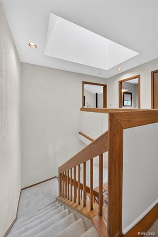 Builiding view seventy two for 30693 Huntsman E, Farmington, MI. 48331