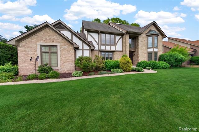 Builiding view six for 30693 Huntsman E, Farmington, MI. 48331