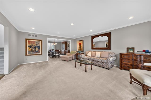 Builiding view thirty three for 30693 Huntsman E, Farmington, MI. 48331