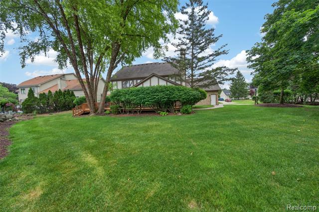 Builiding view twelve for 30693 Huntsman E, Farmington, MI. 48331