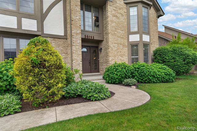 Builiding view twenty six for 30693 Huntsman E, Farmington, MI. 48331