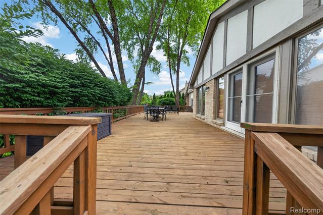 Builiding view twenty three for 30693 Huntsman E, Farmington, MI. 48331