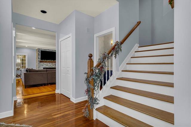 Builiding view four for 31495 Sleepy Hollow, Franklin, MI. 48025