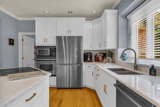 Builiding view nine for 31495 Sleepy Hollow, Franklin, MI. 48025