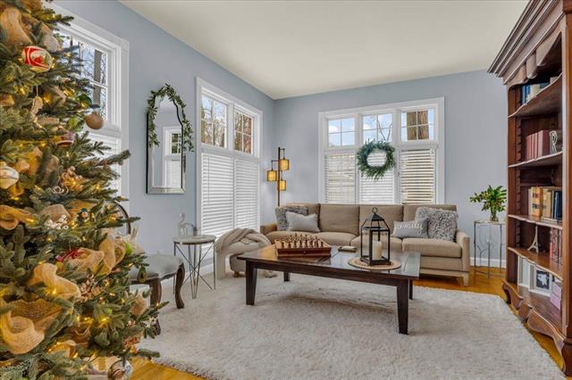 Builiding view seventeen for 31495 Sleepy Hollow, Franklin, MI. 48025