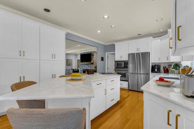 Builiding view ten for 31495 Sleepy Hollow, Franklin, MI. 48025