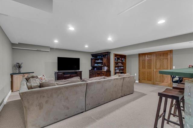 Builiding view thirty six for 31495 Sleepy Hollow, Franklin, MI. 48025