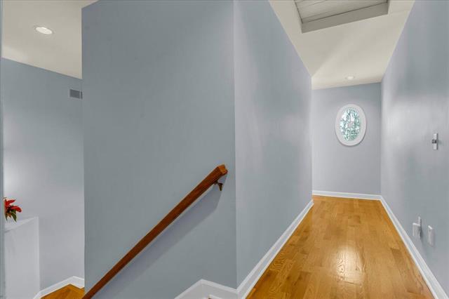 Builiding view twenty for 31495 Sleepy Hollow, Franklin, MI. 48025