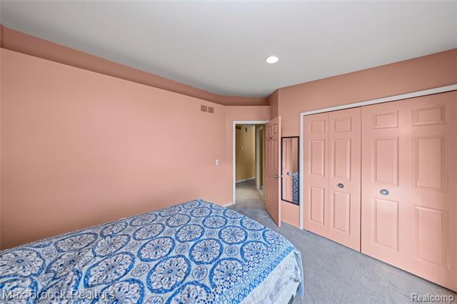 Builiding view eleven for 38903 Country, Farmington, MI. 48331