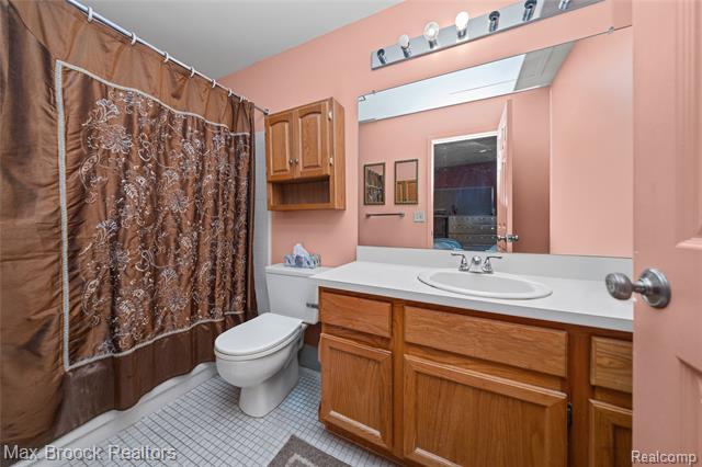 Builiding view fourteen for 38903 Country, Farmington, MI. 48331