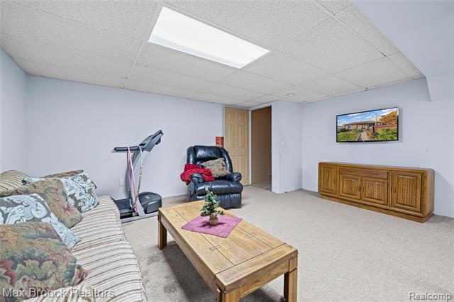 Builiding view seventeen for 38903 Country, Farmington, MI. 48331