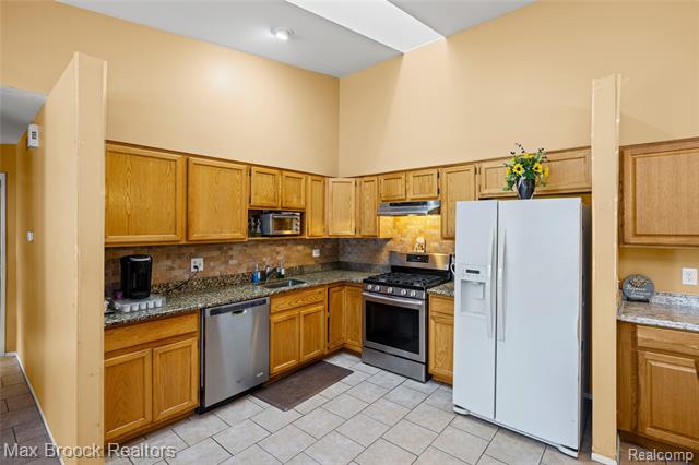 Builiding view six for 38903 Country, Farmington, MI. 48331