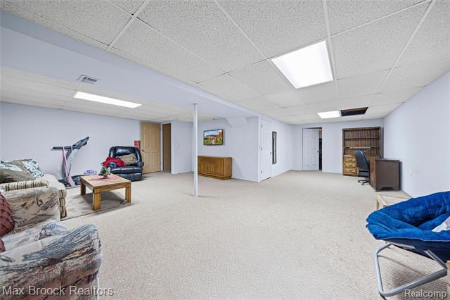 Builiding view sixteen for 38903 Country, Farmington, MI. 48331