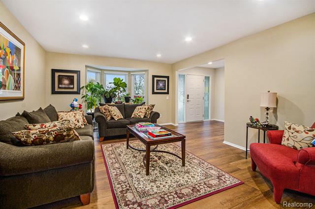 Builiding view seven for 1871 Plumridge, Walled Lake, MI. 48390