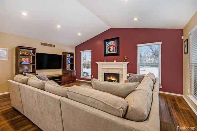 Builiding view seventeen for 1871 Plumridge, Walled Lake, MI. 48390