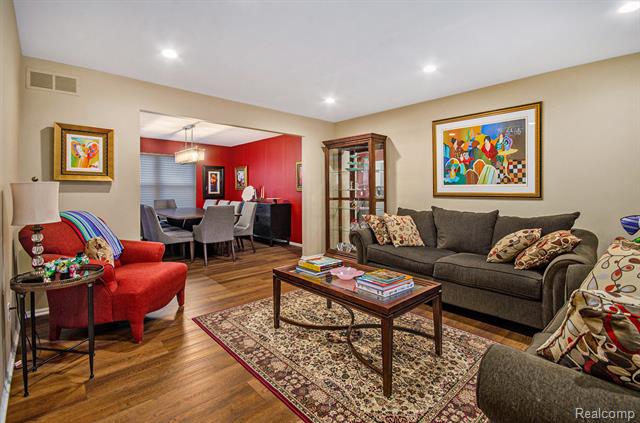 Builiding view six for 1871 Plumridge, Walled Lake, MI. 48390