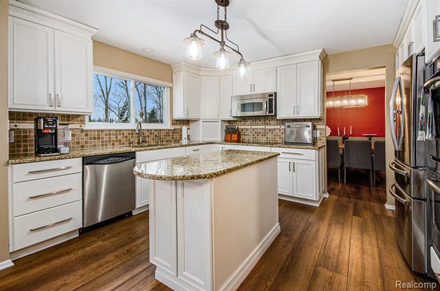 Builiding view twelve for 1871 Plumridge, Walled Lake, MI. 48390