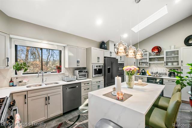 Builiding view nine for 24459 Bloomington, Franklin, MI. 48025