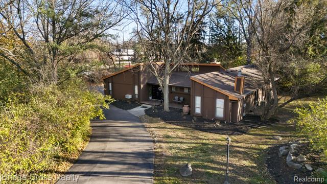 Builiding view thirty four for 24459 Bloomington, Franklin, MI. 48025