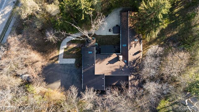 Builiding view thirty nine for 24459 Bloomington, Franklin, MI. 48025