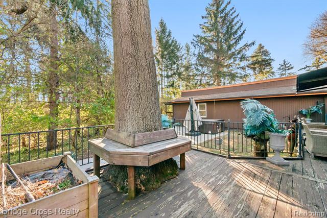 Builiding view thirty six for 24459 Bloomington, Franklin, MI. 48025