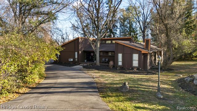 Builiding view thirty three for 24459 Bloomington, Franklin, MI. 48025