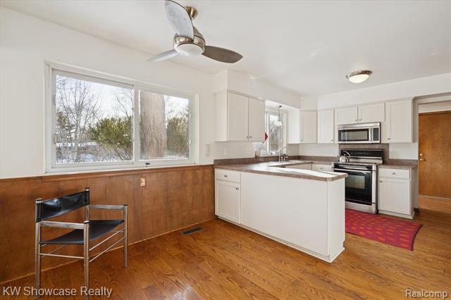 Builiding view eighteen for 5241 S Pebblecreek, West Bloomfield, MI. 48322