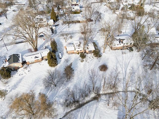 Builiding view forty one for 5241 S Pebblecreek, West Bloomfield, MI. 48322
