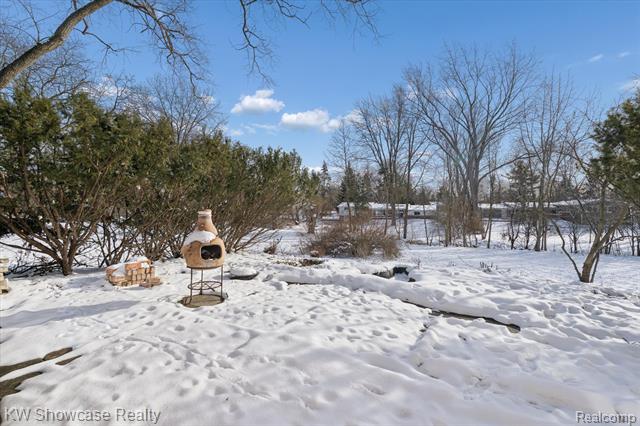 Builiding view forty for 5241 S Pebblecreek, West Bloomfield, MI. 48322