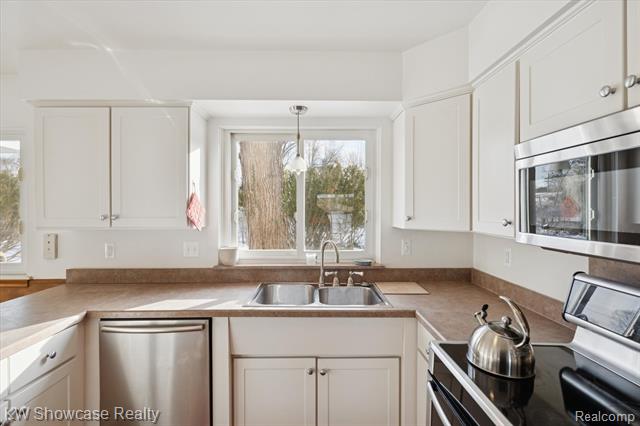 Builiding view seventeen for 5241 S Pebblecreek, West Bloomfield, MI. 48322