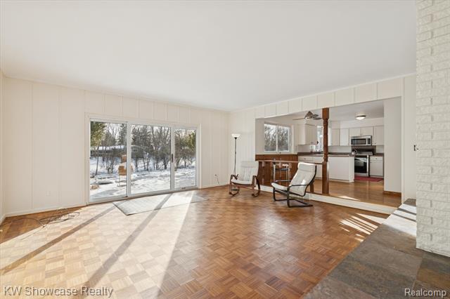 Builiding view ten for 5241 S Pebblecreek, West Bloomfield, MI. 48322