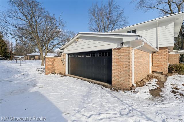 Builiding view thirty four for 5241 S Pebblecreek, West Bloomfield, MI. 48322