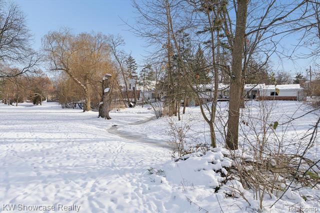 Builiding view thirty nine for 5241 S Pebblecreek, West Bloomfield, MI. 48322