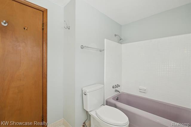 Builiding view thirty one for 5241 S Pebblecreek, West Bloomfield, MI. 48322