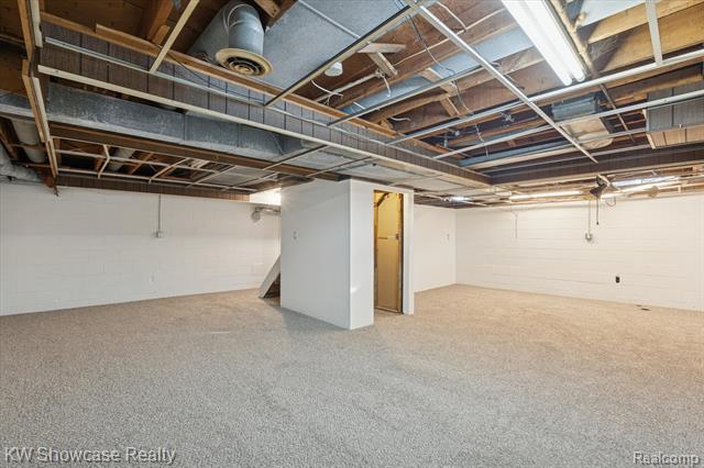 Builiding view thirty three for 5241 S Pebblecreek, West Bloomfield, MI. 48322