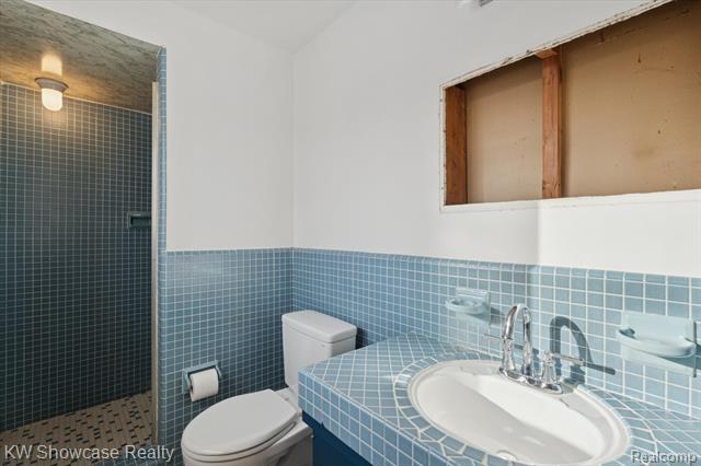 Builiding view twenty five for 5241 S Pebblecreek, West Bloomfield, MI. 48322