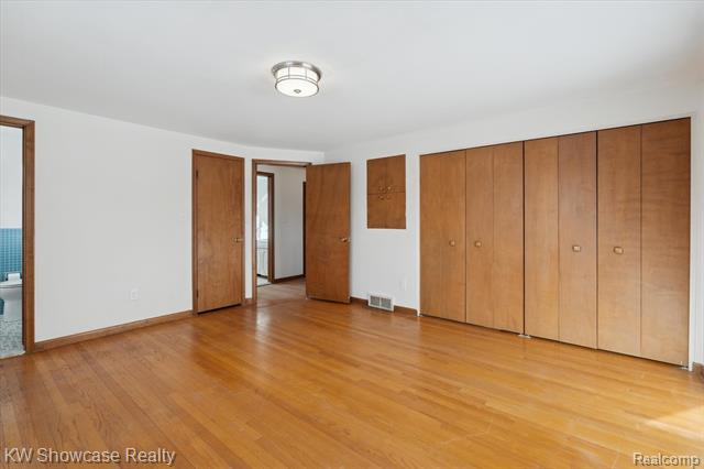 Builiding view twenty four for 5241 S Pebblecreek, West Bloomfield, MI. 48322