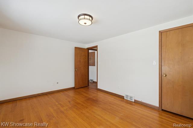 Builiding view twenty seven for 5241 S Pebblecreek, West Bloomfield, MI. 48322