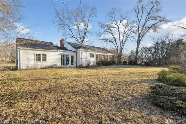 Builiding view forty eight for 16975 W 14 Mile, Franklin, MI. 48025