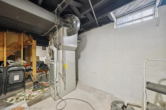 Builiding view forty five for 16975 W 14 Mile, Franklin, MI. 48025