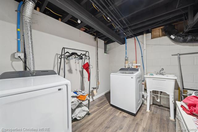 Builiding view forty four for 16975 W 14 Mile, Franklin, MI. 48025