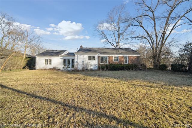 Builiding view forty nine for 16975 W 14 Mile, Franklin, MI. 48025