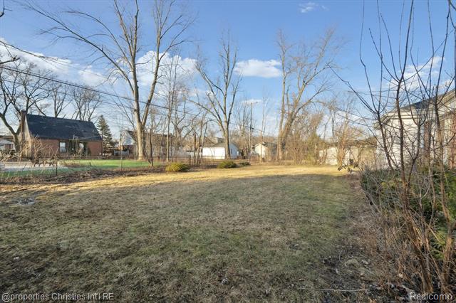 Builiding view forty seven for 16975 W 14 Mile, Franklin, MI. 48025